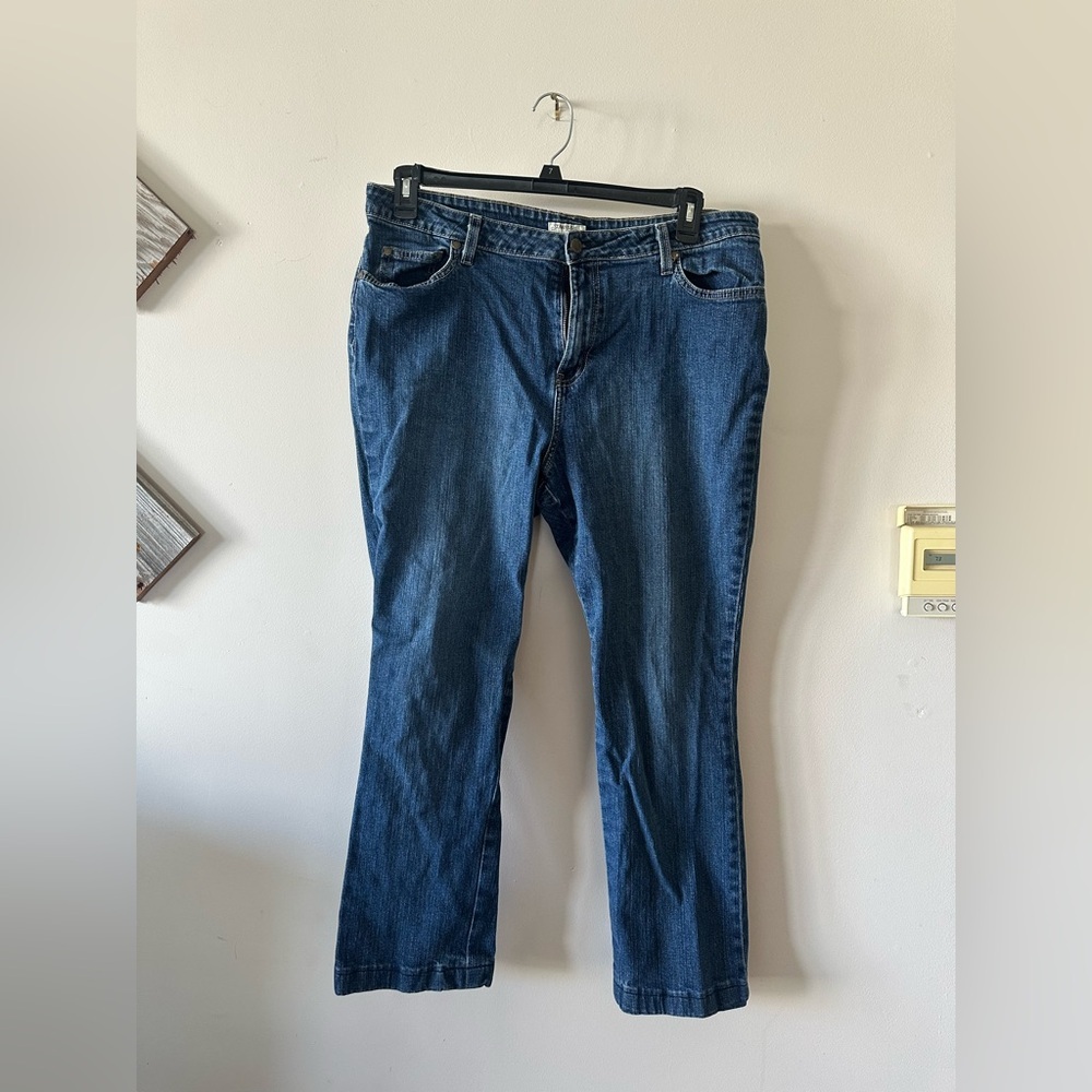 Women’s St. John’s Bay stretch bootcut jeans 18